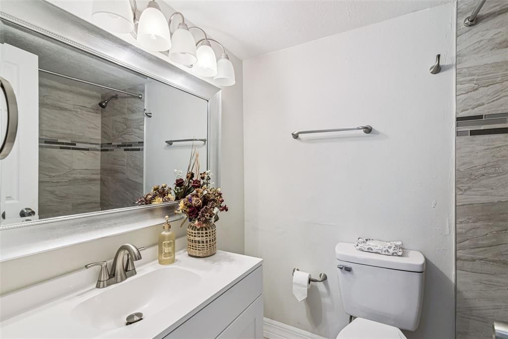 待售: $174,900 (2 贝兹, 2 浴室, 1040 平方英尺)