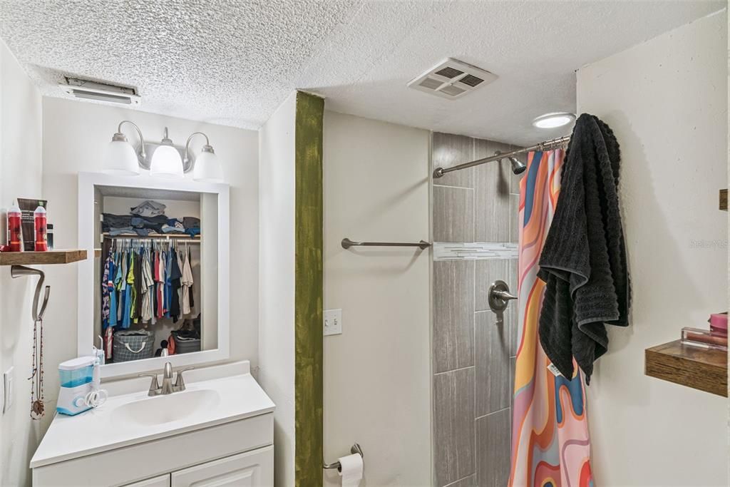 待售: $174,900 (2 贝兹, 2 浴室, 1040 平方英尺)