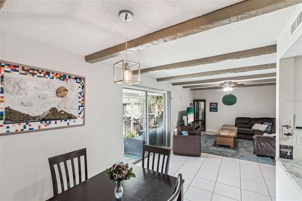 待售: $174,900 (2 贝兹, 2 浴室, 1040 平方英尺)