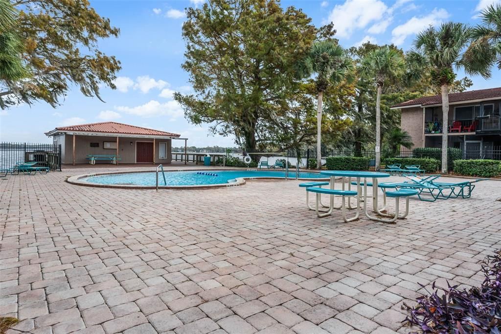 待售: $174,900 (2 贝兹, 2 浴室, 1040 平方英尺)