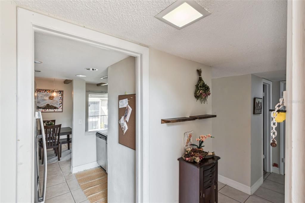 待售: $174,900 (2 贝兹, 2 浴室, 1040 平方英尺)