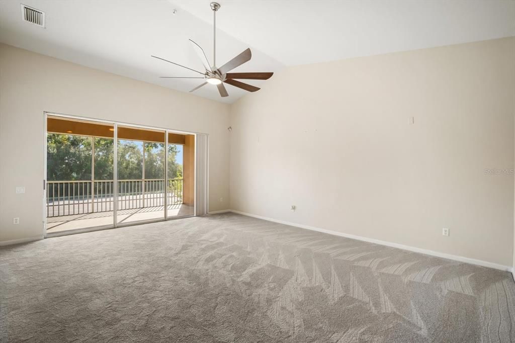 Activo con contrato: $225,000 (3 camas, 2 baños, 1771 Pies cuadrados)