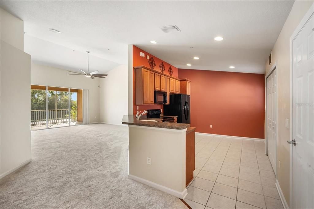 Activo con contrato: $225,000 (3 camas, 2 baños, 1771 Pies cuadrados)