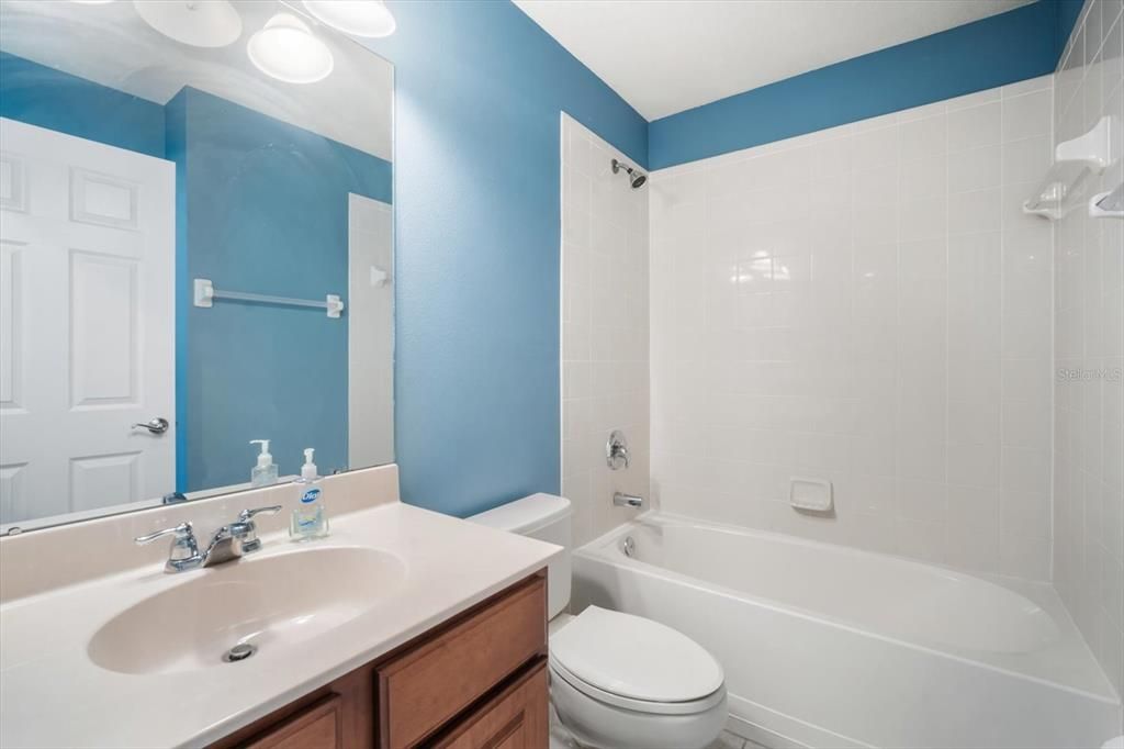 Activo con contrato: $225,000 (3 camas, 2 baños, 1771 Pies cuadrados)