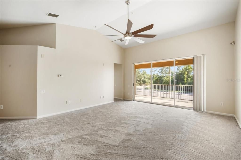 Activo con contrato: $225,000 (3 camas, 2 baños, 1771 Pies cuadrados)