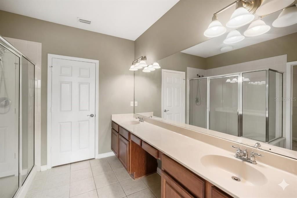 Activo con contrato: $225,000 (3 camas, 2 baños, 1771 Pies cuadrados)