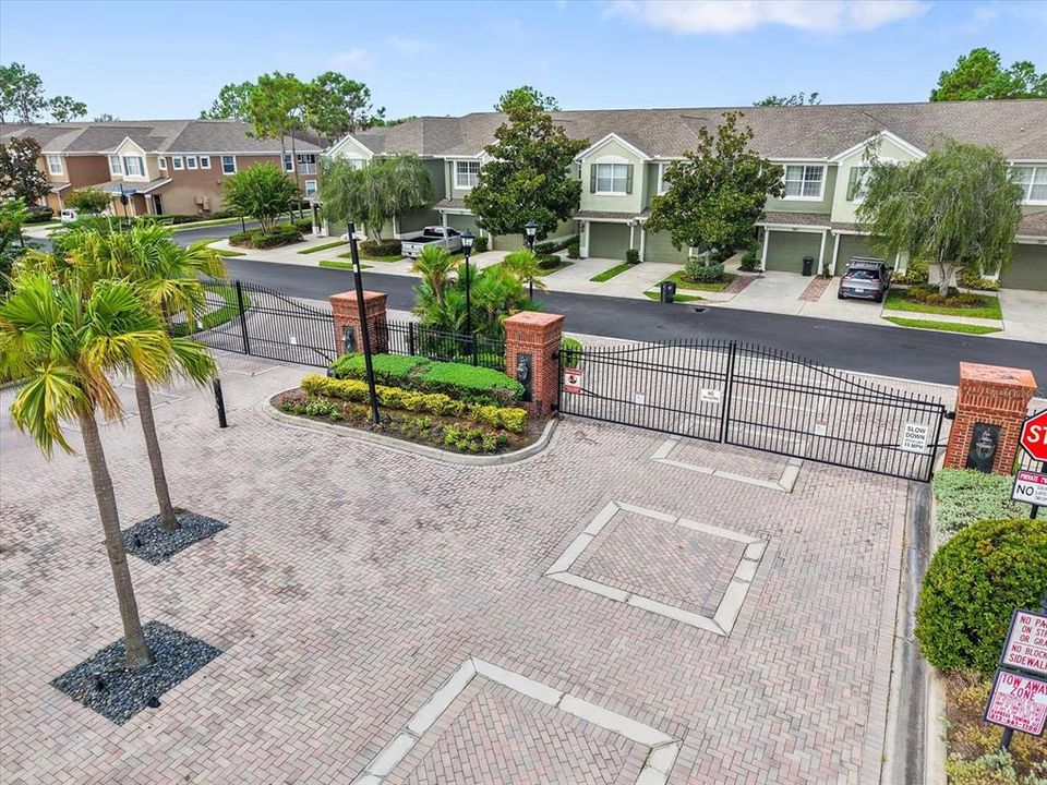 Activo con contrato: $225,000 (3 camas, 2 baños, 1771 Pies cuadrados)