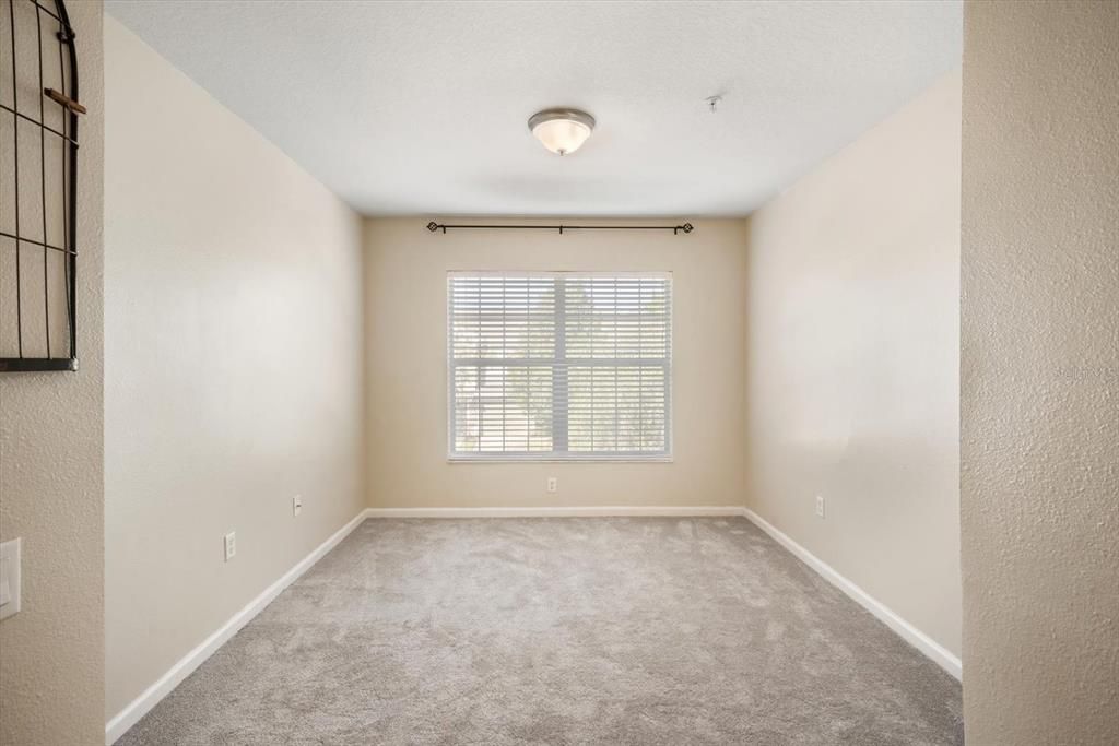 Activo con contrato: $225,000 (3 camas, 2 baños, 1771 Pies cuadrados)