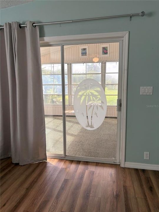 待售: $169,900 (2 贝兹, 2 浴室, 1296 平方英尺)