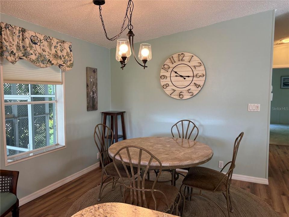 待售: $169,900 (2 贝兹, 2 浴室, 1296 平方英尺)