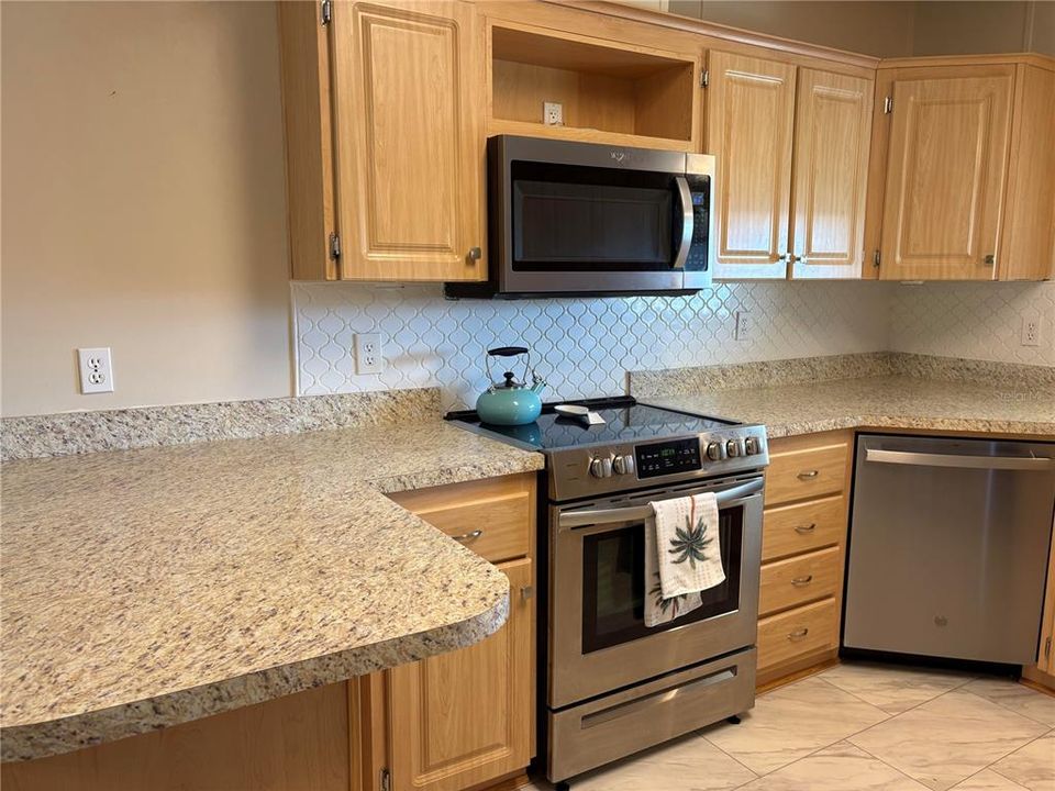 待售: $169,900 (2 贝兹, 2 浴室, 1296 平方英尺)