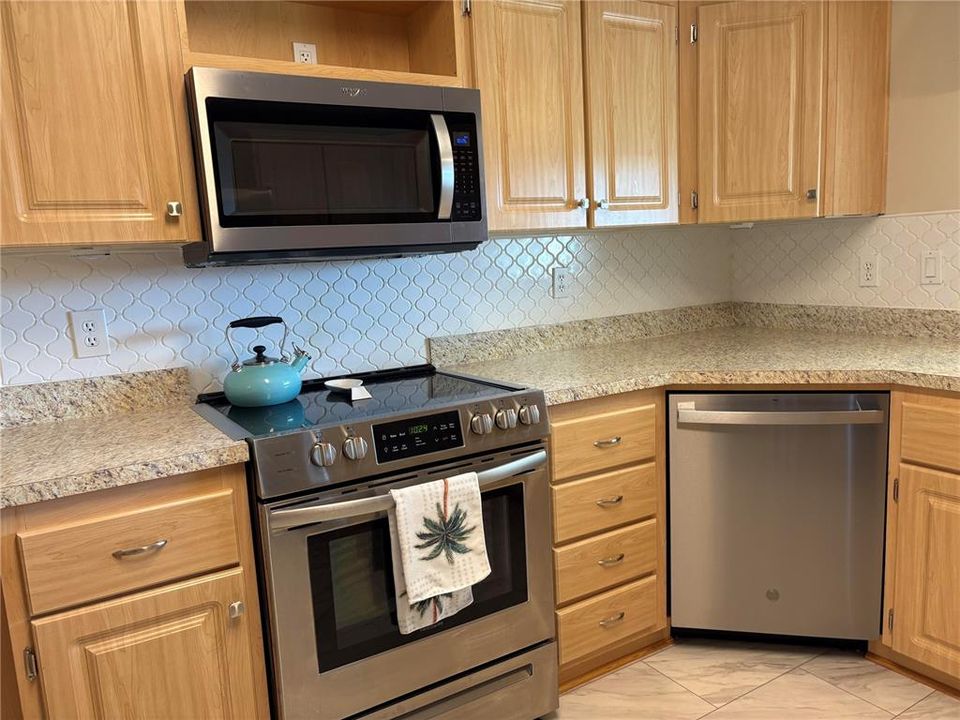 待售: $169,900 (2 贝兹, 2 浴室, 1296 平方英尺)