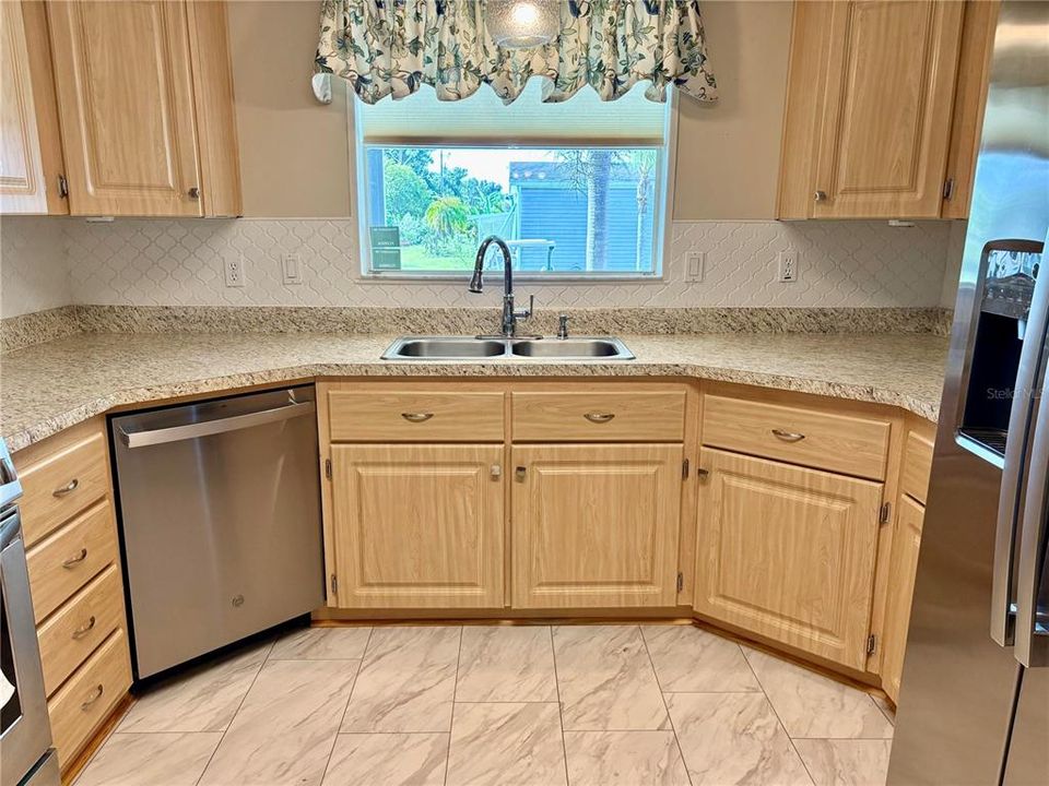 待售: $169,900 (2 贝兹, 2 浴室, 1296 平方英尺)