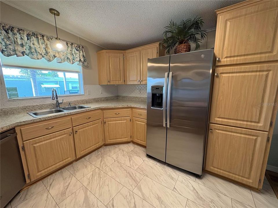 待售: $169,900 (2 贝兹, 2 浴室, 1296 平方英尺)