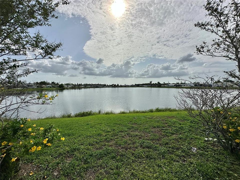 待售: $169,900 (2 贝兹, 2 浴室, 1296 平方英尺)