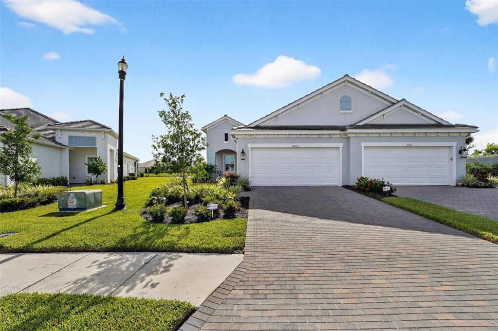 Active With Contract: $412,000 (2 beds, 2 baths, 1524 Square Feet)