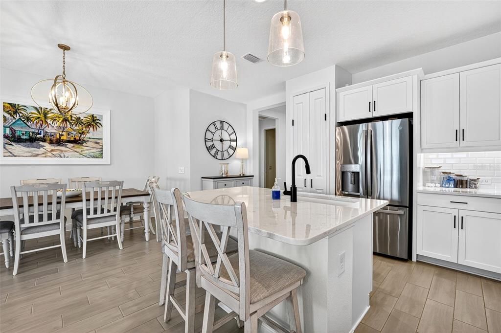 Active With Contract: $412,000 (2 beds, 2 baths, 1524 Square Feet)