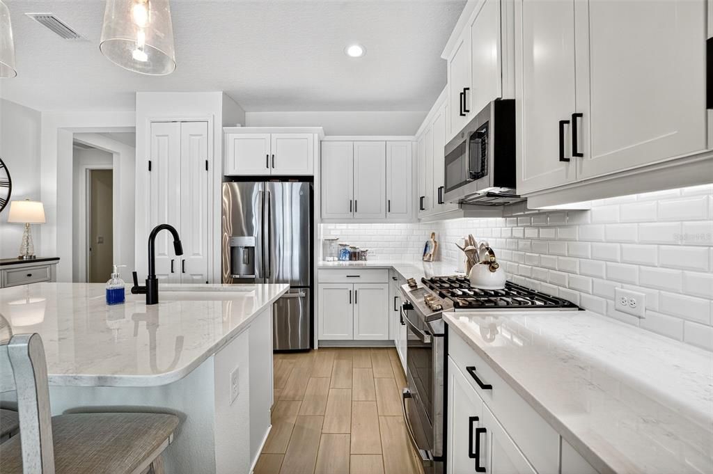 Active With Contract: $412,000 (2 beds, 2 baths, 1524 Square Feet)