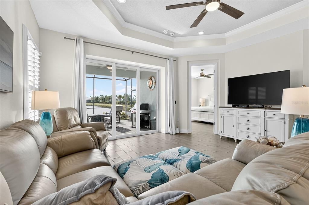 Active With Contract: $412,000 (2 beds, 2 baths, 1524 Square Feet)