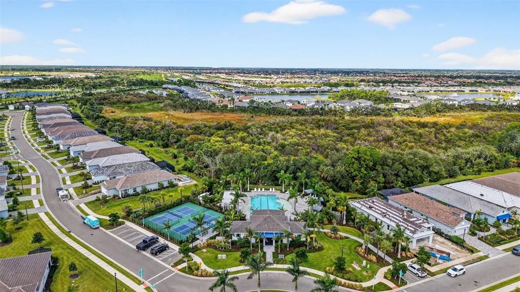 Active With Contract: $412,000 (2 beds, 2 baths, 1524 Square Feet)