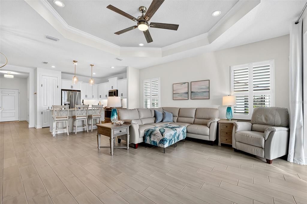 Active With Contract: $412,000 (2 beds, 2 baths, 1524 Square Feet)