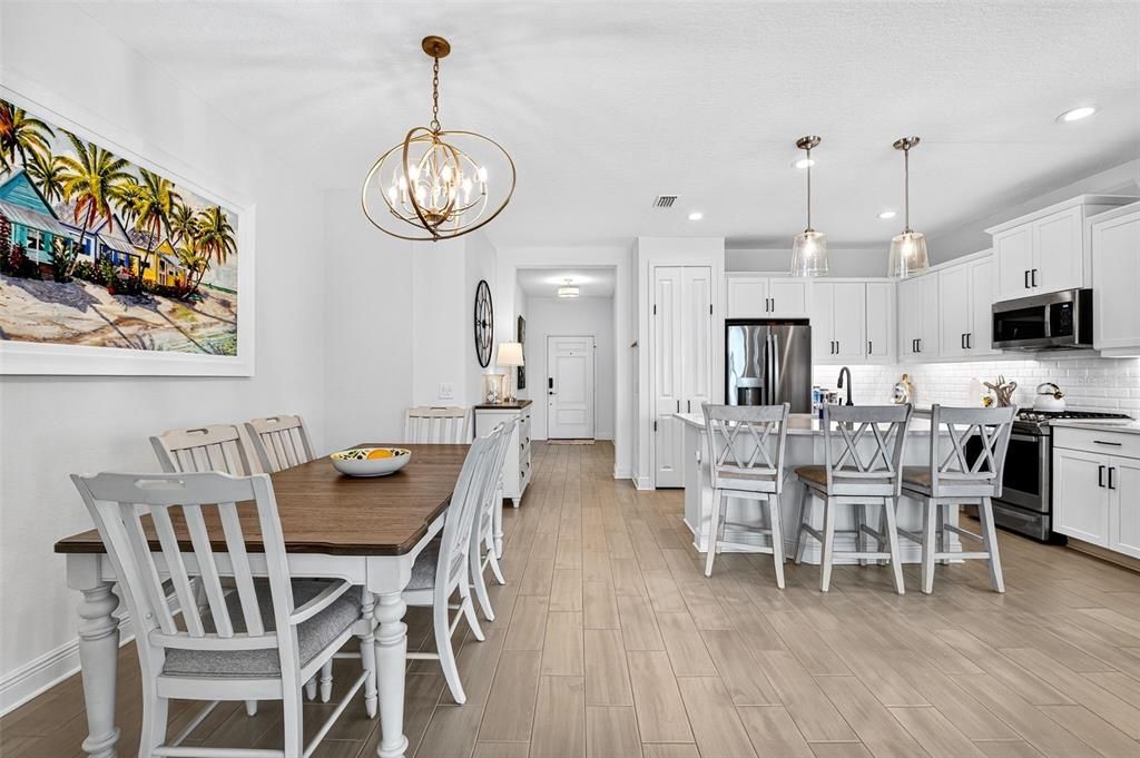 Active With Contract: $412,000 (2 beds, 2 baths, 1524 Square Feet)