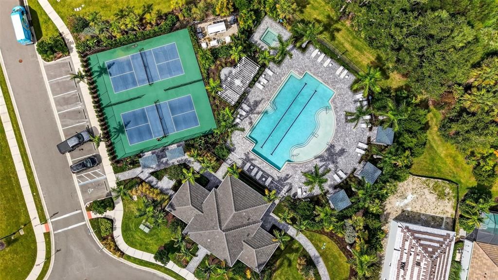 Active With Contract: $412,000 (2 beds, 2 baths, 1524 Square Feet)