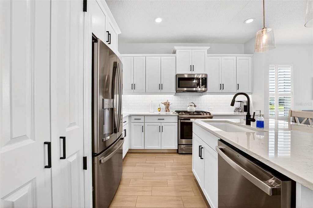 Active With Contract: $412,000 (2 beds, 2 baths, 1524 Square Feet)