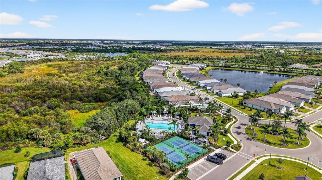 Active With Contract: $412,000 (2 beds, 2 baths, 1524 Square Feet)