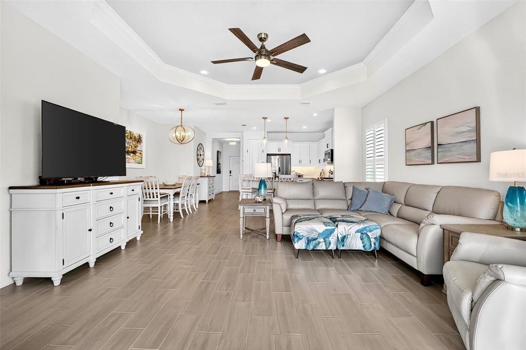 Active With Contract: $412,000 (2 beds, 2 baths, 1524 Square Feet)