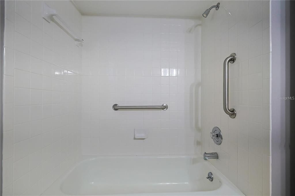 Active With Contract: $214,900 (2 beds, 2 baths, 1008 Square Feet)