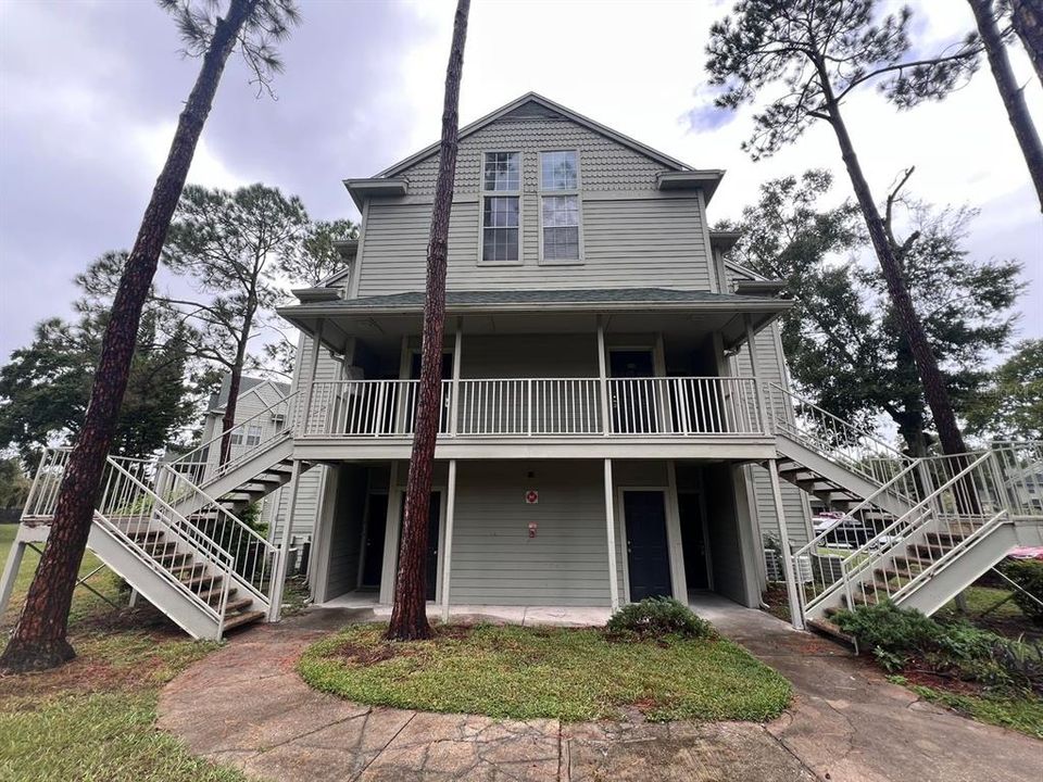 Recently Rented: $1,300 (1 beds, 1 baths, 566 Square Feet)