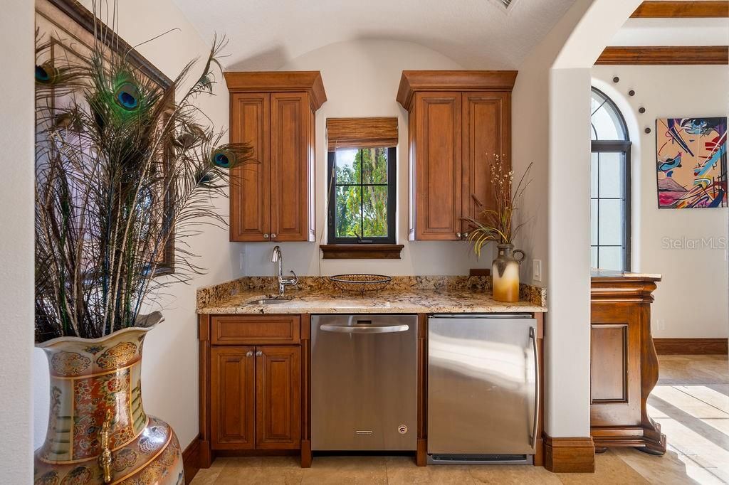 For Sale: $4,199,000 (5 beds, 5 baths, 9239 Square Feet)