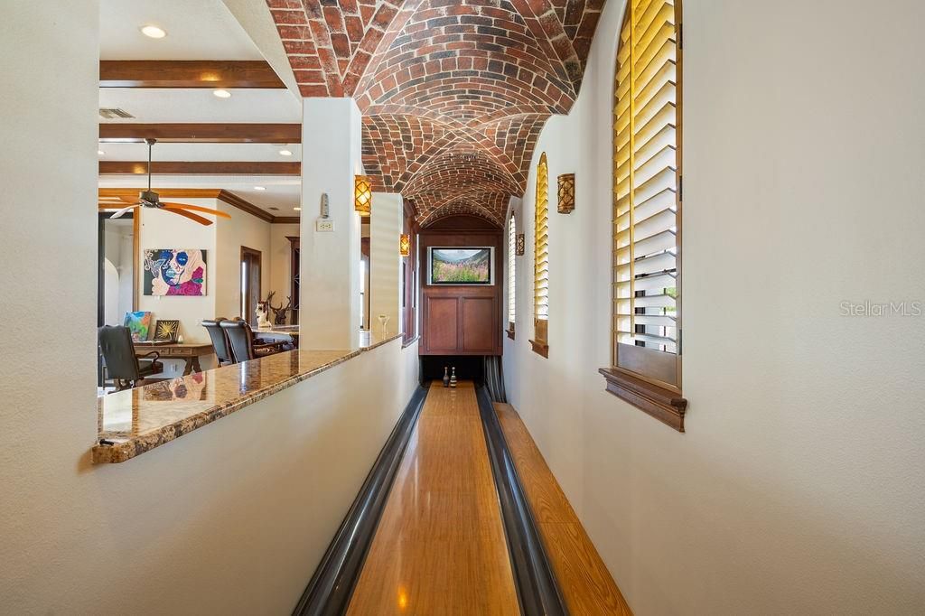 For Sale: $4,199,000 (5 beds, 5 baths, 9239 Square Feet)