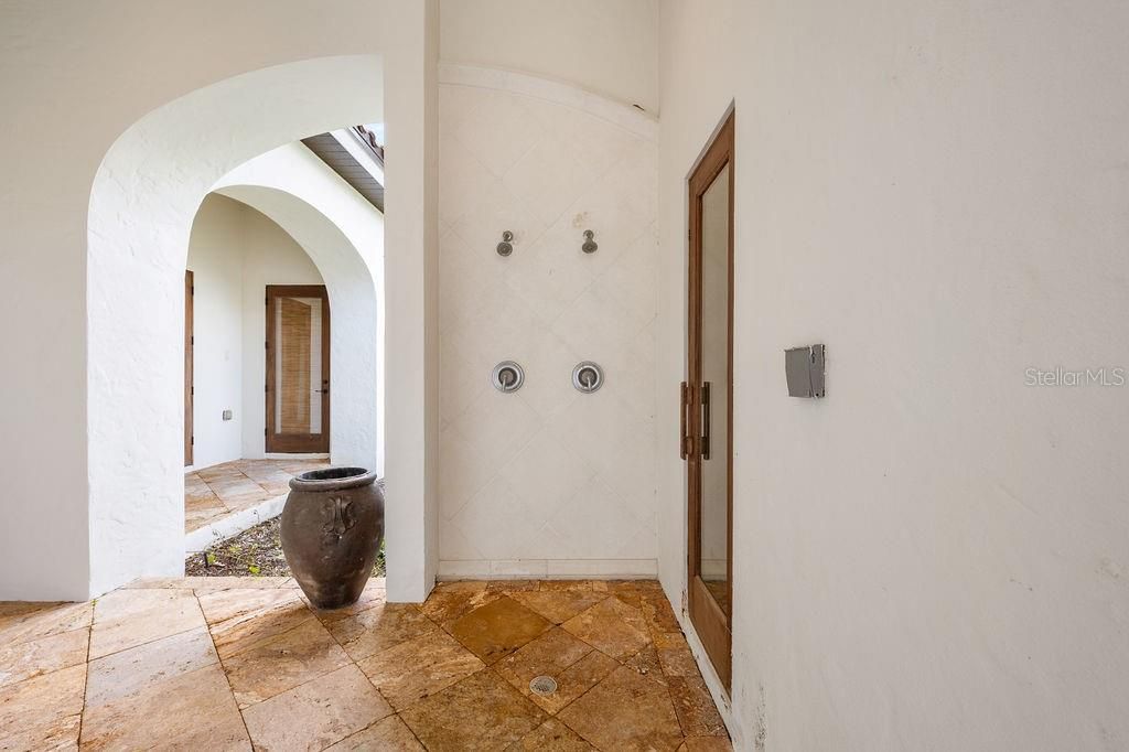 For Sale: $4,199,000 (5 beds, 5 baths, 9239 Square Feet)