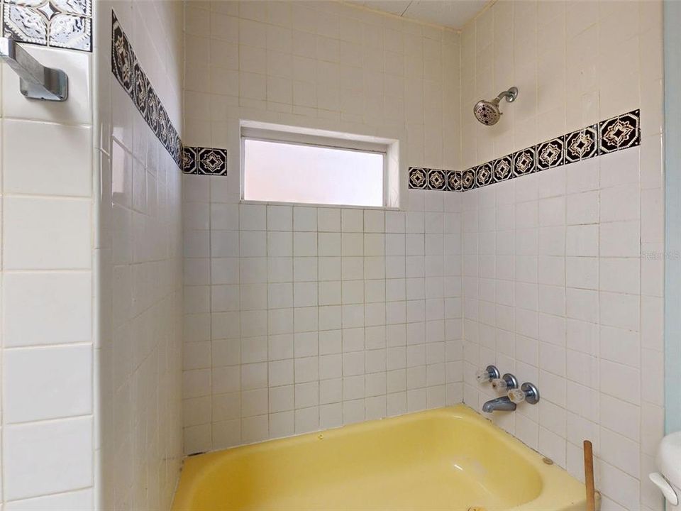 На продажу: $109,000 (2 спален, 2 ванн, 1152 Квадратных фут)