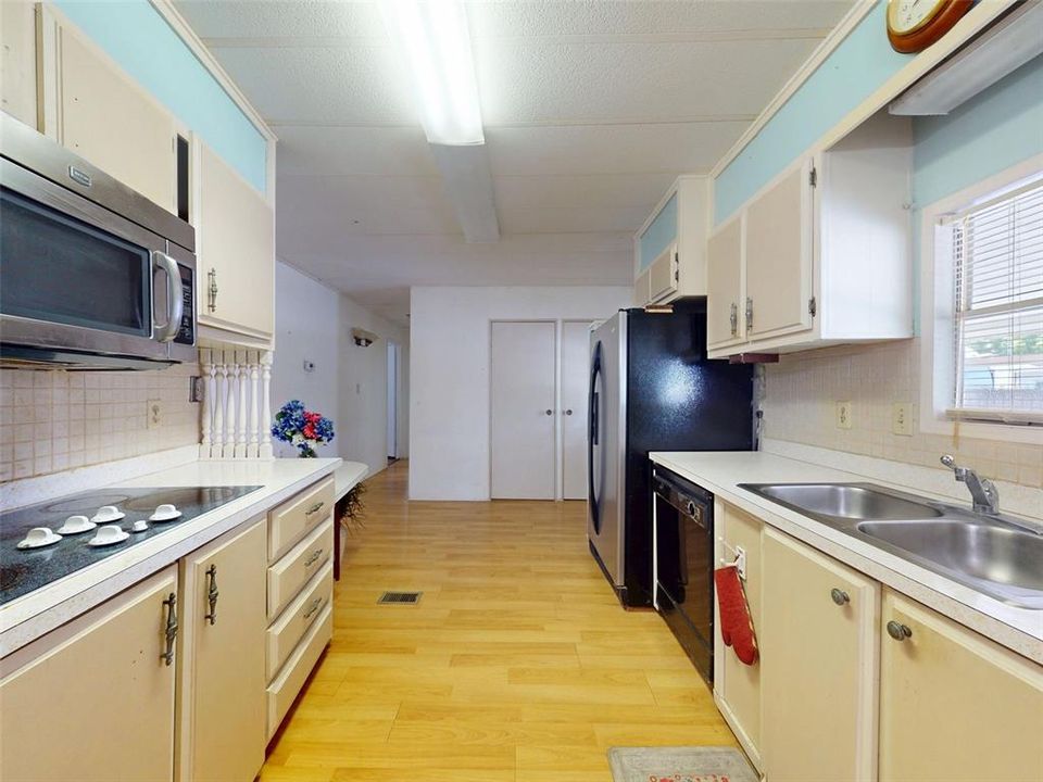 На продажу: $109,000 (2 спален, 2 ванн, 1152 Квадратных фут)