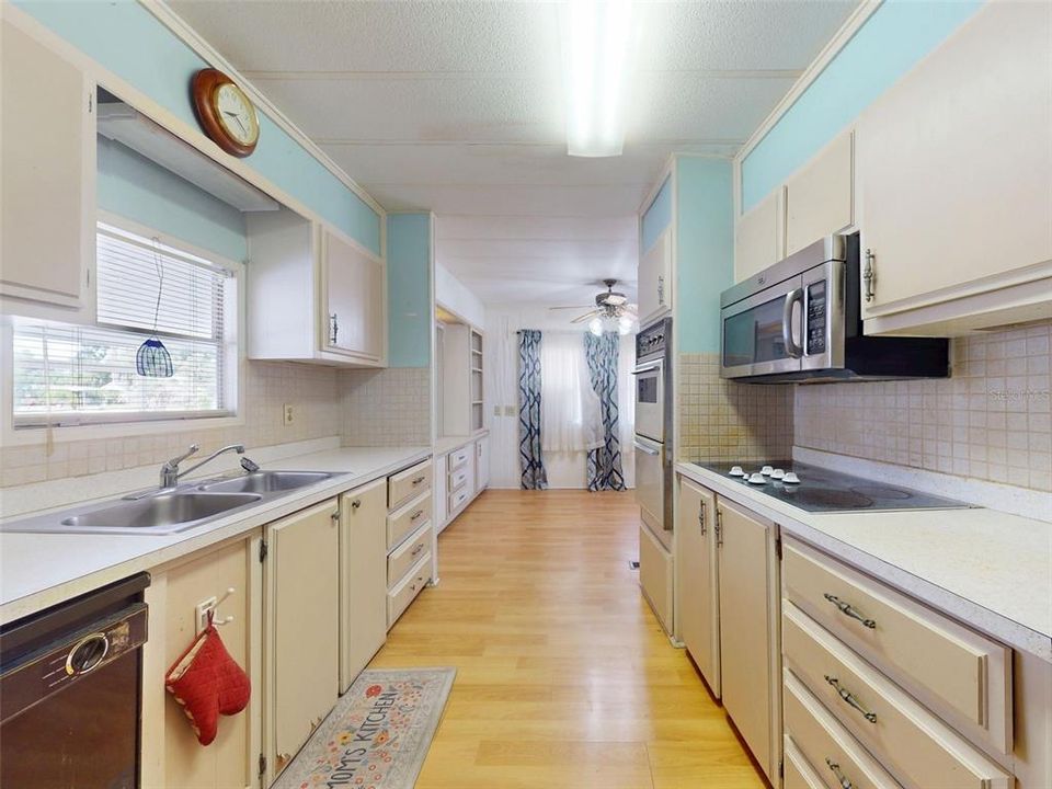 На продажу: $109,000 (2 спален, 2 ванн, 1152 Квадратных фут)