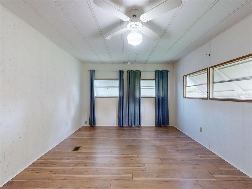 На продажу: $109,000 (2 спален, 2 ванн, 1152 Квадратных фут)