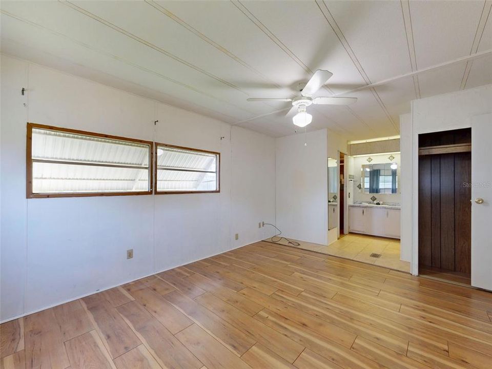 На продажу: $109,000 (2 спален, 2 ванн, 1152 Квадратных фут)