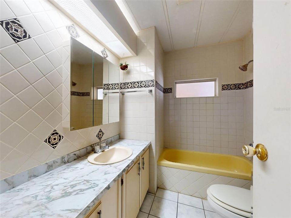 На продажу: $109,000 (2 спален, 2 ванн, 1152 Квадратных фут)