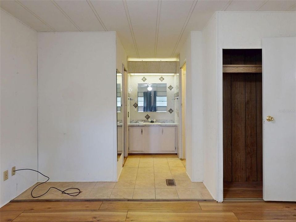 На продажу: $109,000 (2 спален, 2 ванн, 1152 Квадратных фут)