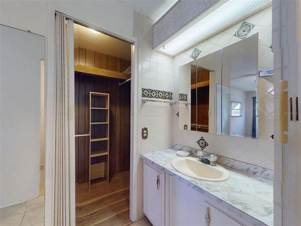 На продажу: $109,000 (2 спален, 2 ванн, 1152 Квадратных фут)