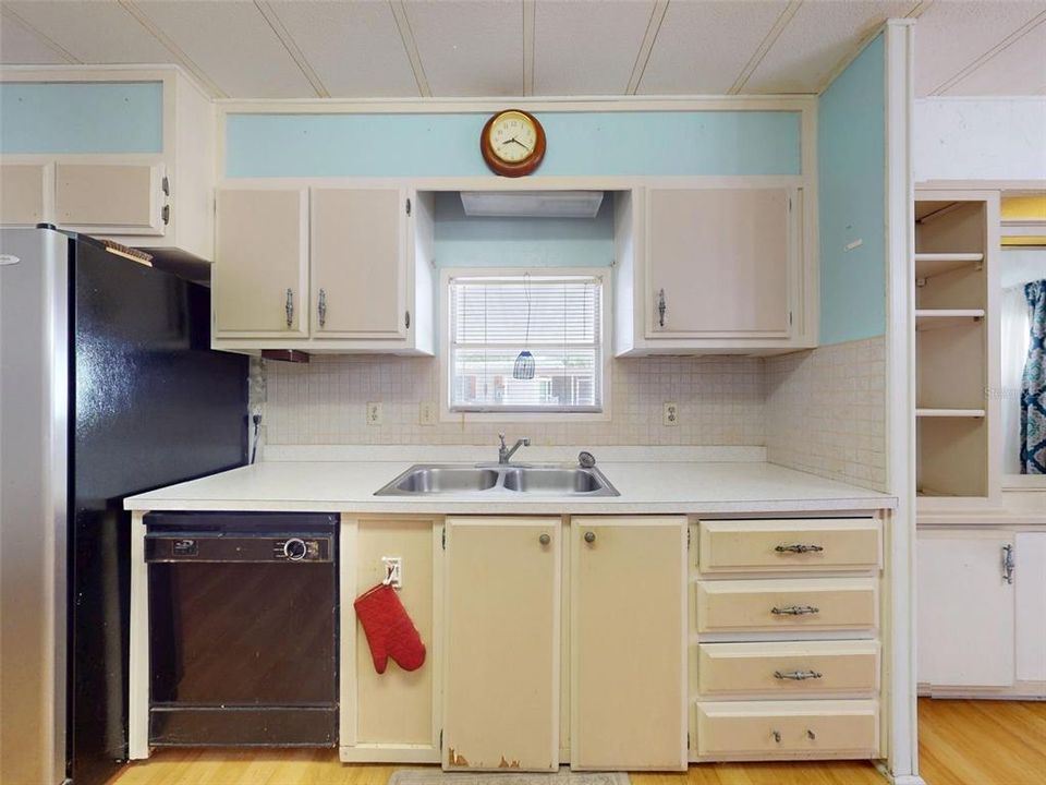 На продажу: $109,000 (2 спален, 2 ванн, 1152 Квадратных фут)