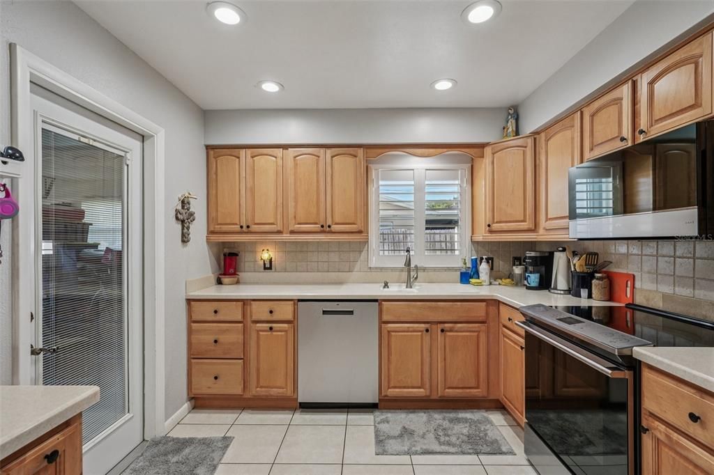 Active With Contract: $519,900 (4 beds, 2 baths, 1784 Square Feet)