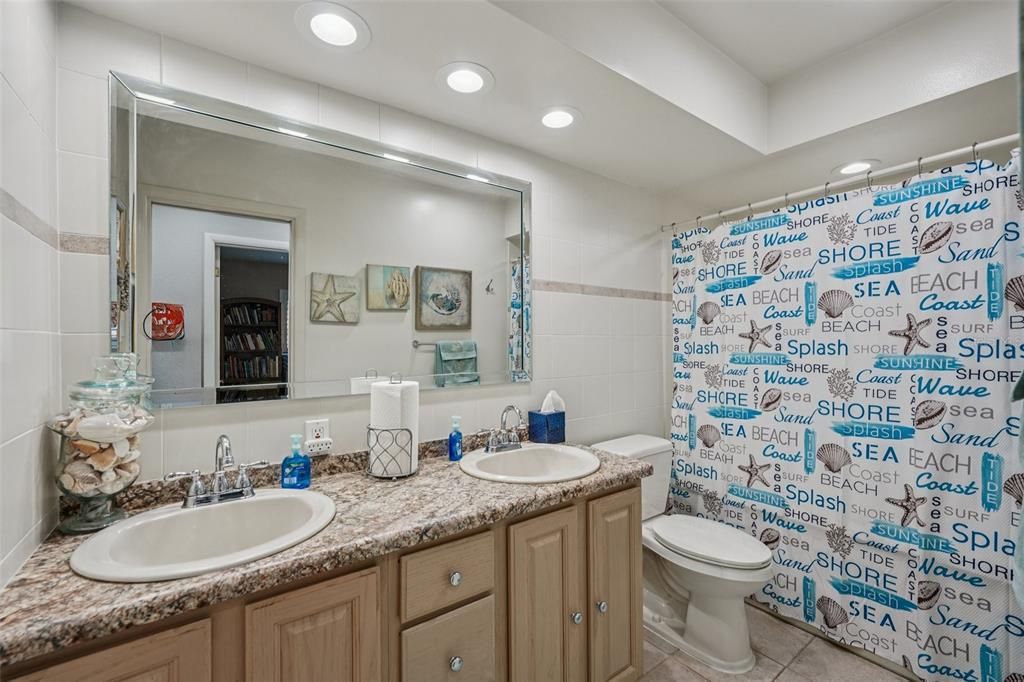 Active With Contract: $519,900 (4 beds, 2 baths, 1784 Square Feet)