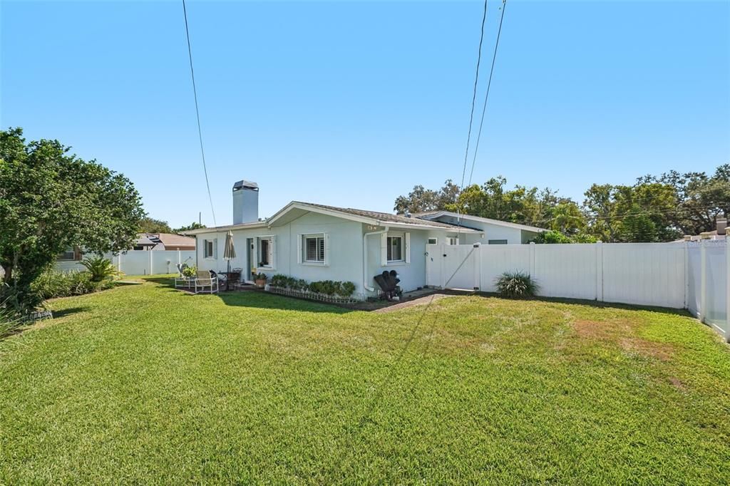 Active With Contract: $519,900 (4 beds, 2 baths, 1784 Square Feet)