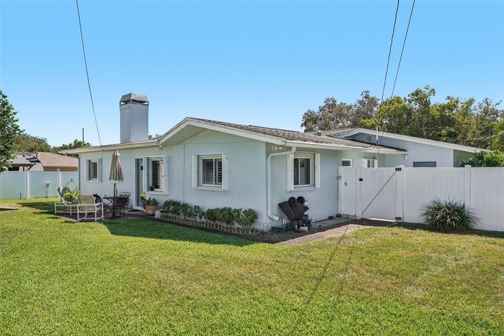 Active With Contract: $519,900 (4 beds, 2 baths, 1784 Square Feet)