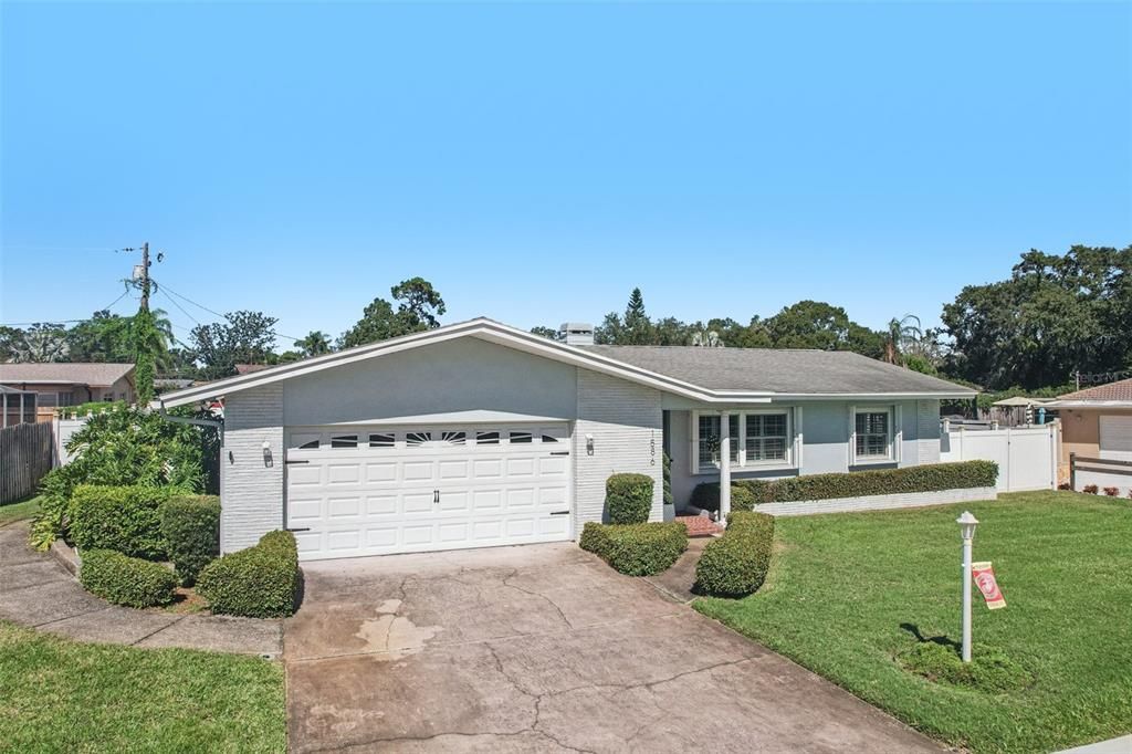 Active With Contract: $519,900 (4 beds, 2 baths, 1784 Square Feet)