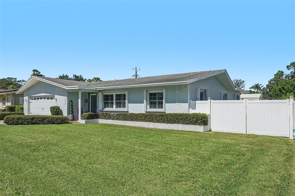Active With Contract: $519,900 (4 beds, 2 baths, 1784 Square Feet)